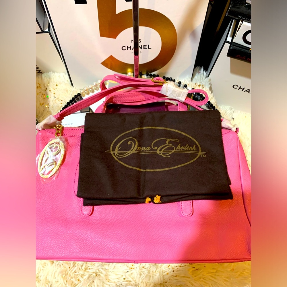 NWT…
Onna Ehrlich satchel 🎀